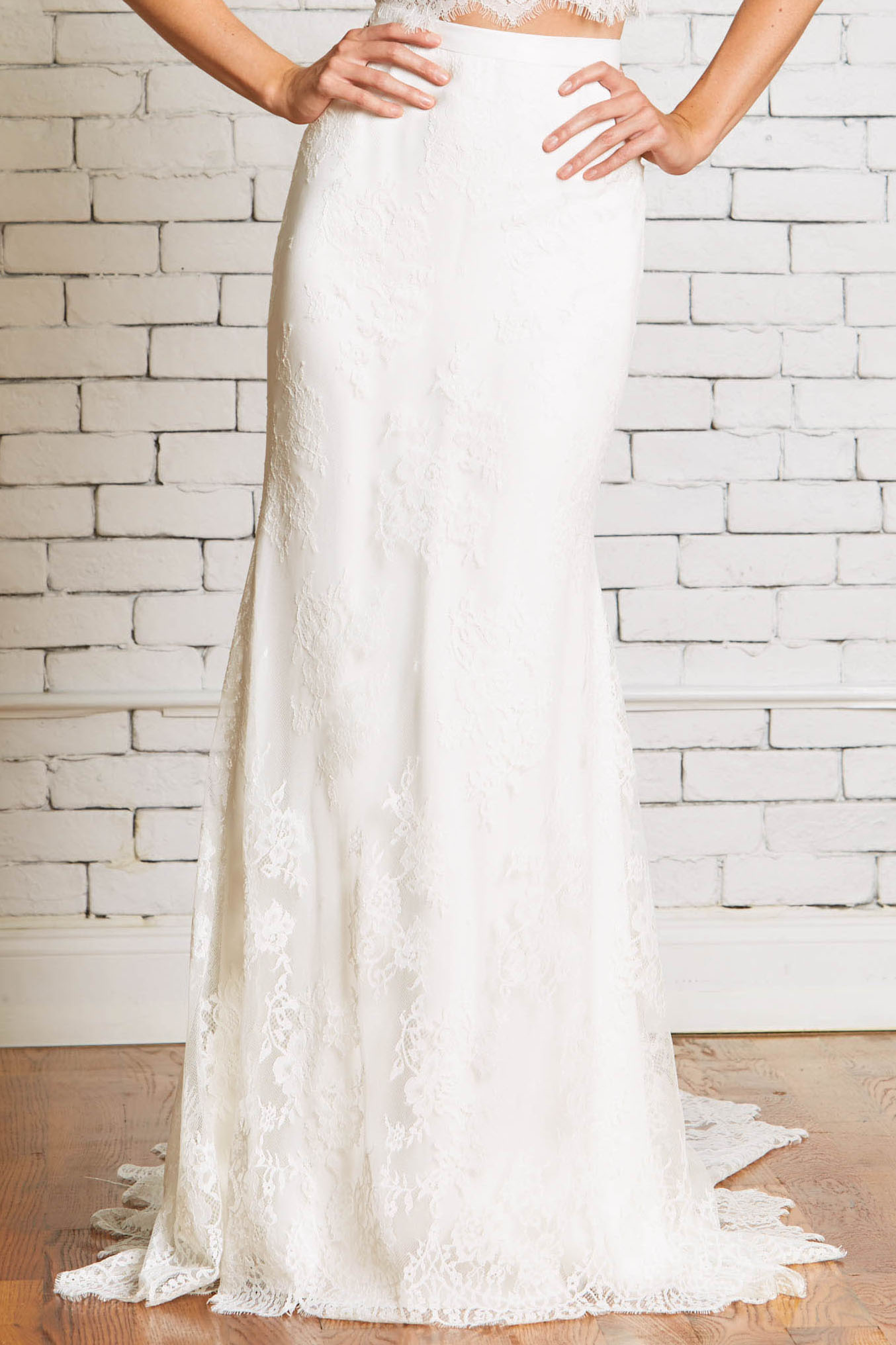 5c.Rebecca_Schoneveld_Shannon_Skirt-Bridal_Separate_Lace_Fit-and_Flare_Chic.jpg