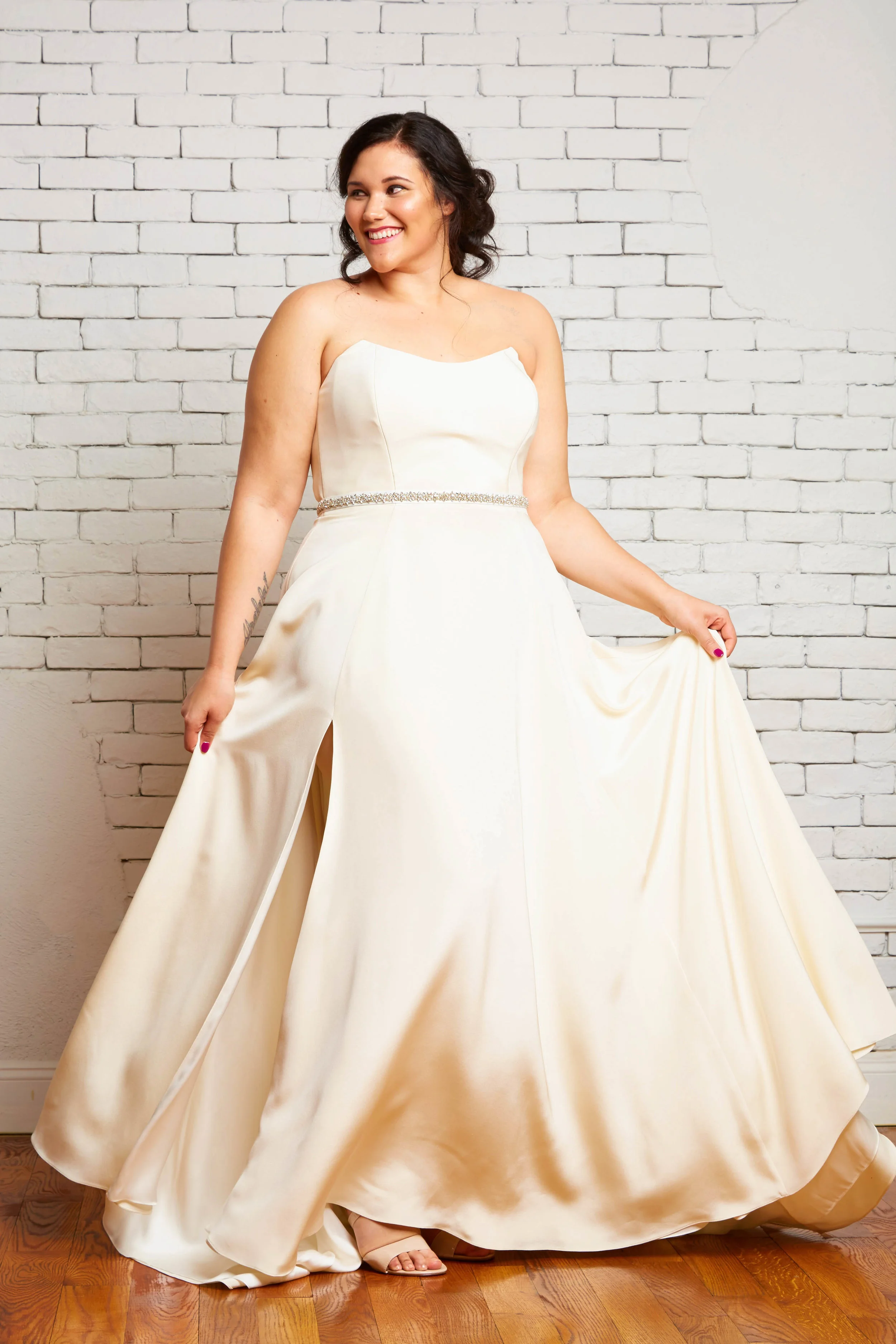 5A. Brynn Front-Rebecca Schoneveld-2-161_romantic_peaked_strapless_bodice_simple_gown_with_side_slip.jpg