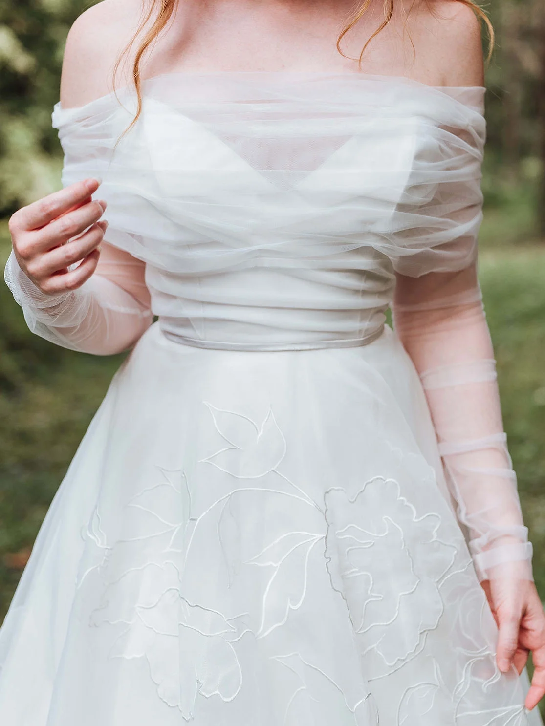 Rebecca_Schoneveld_Aurora_Topper_detail_Tulle_Sleeves_Rumi_Gown_Romantic_Organze_off_the_shoulder.jpg