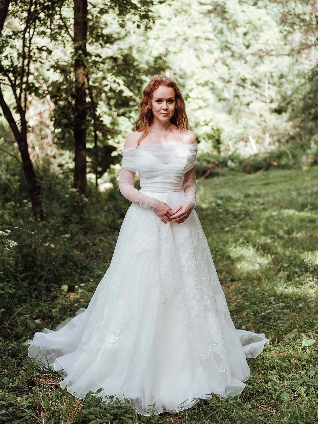 Rebecca_Schoneveld_Aurora_Topper_front_Tulle_Sleeves_Rumi_Gown_Romantic_Organze_off_the_shoulder.jpg