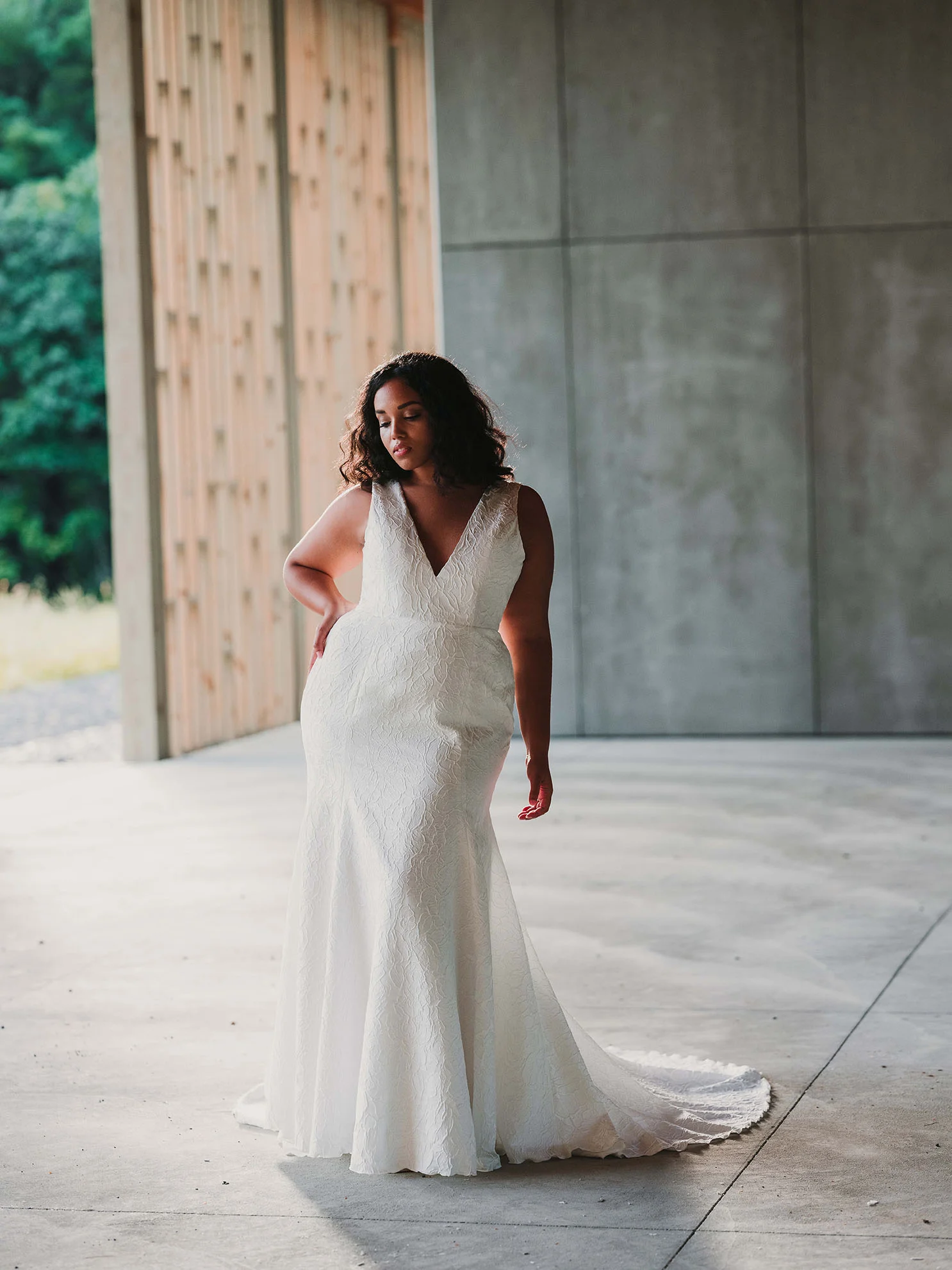 rebecca_schoneveld_riley_gown_romantic_sexy_fitted_brocade_fit_and_flare_mermaid_6.jpg