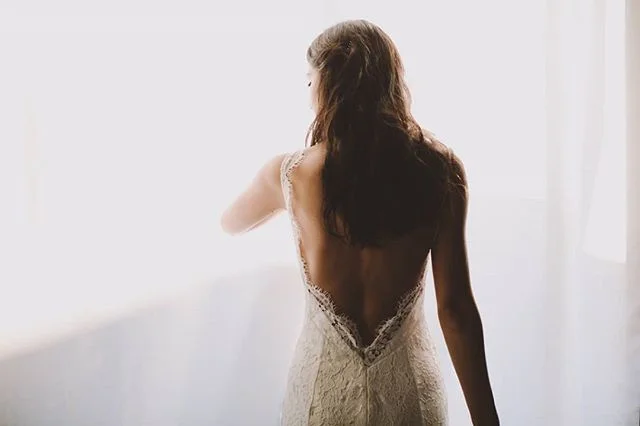 Good morning sunshine!
Do you enjoy saving tons of $$? Hey me too! And all day today I will be hanging out at our flagship Brooklyn boutique @schonebride matching brides up with their dream dresses, all at deeply discounted prices. We are not messing around here- most of the gowns are 75% off or even more!! The gown in this picture happens to be ready to find her home, priced at just $500.
Ladies do not miss this opportunity. Prices will be going back up after July 27th so come in now and try your luck!
Hope to see you there 💃😘 photo by @chellisemichaelphotography