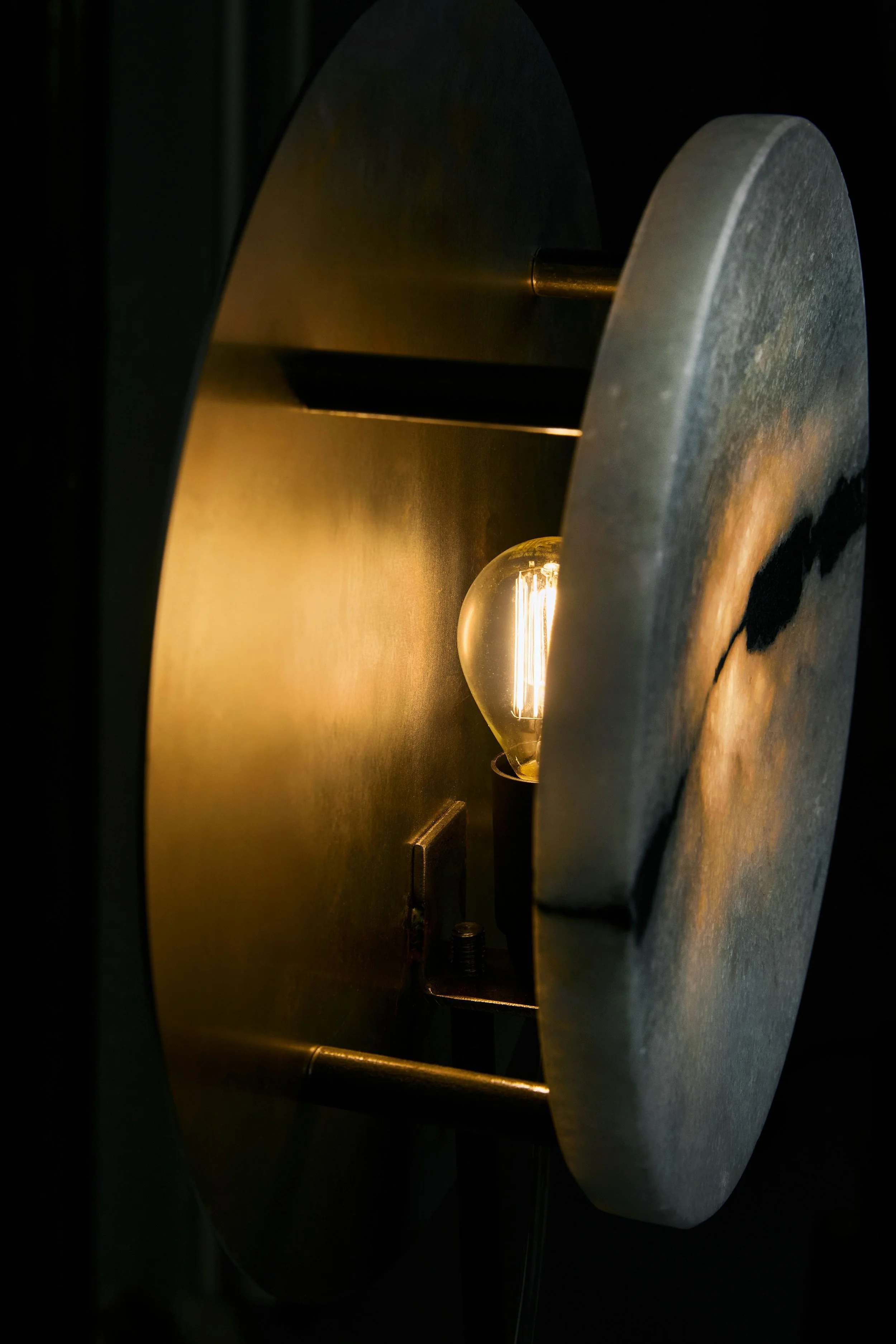 OM60_Lamp 01 Eclipse_Image_03.jpg