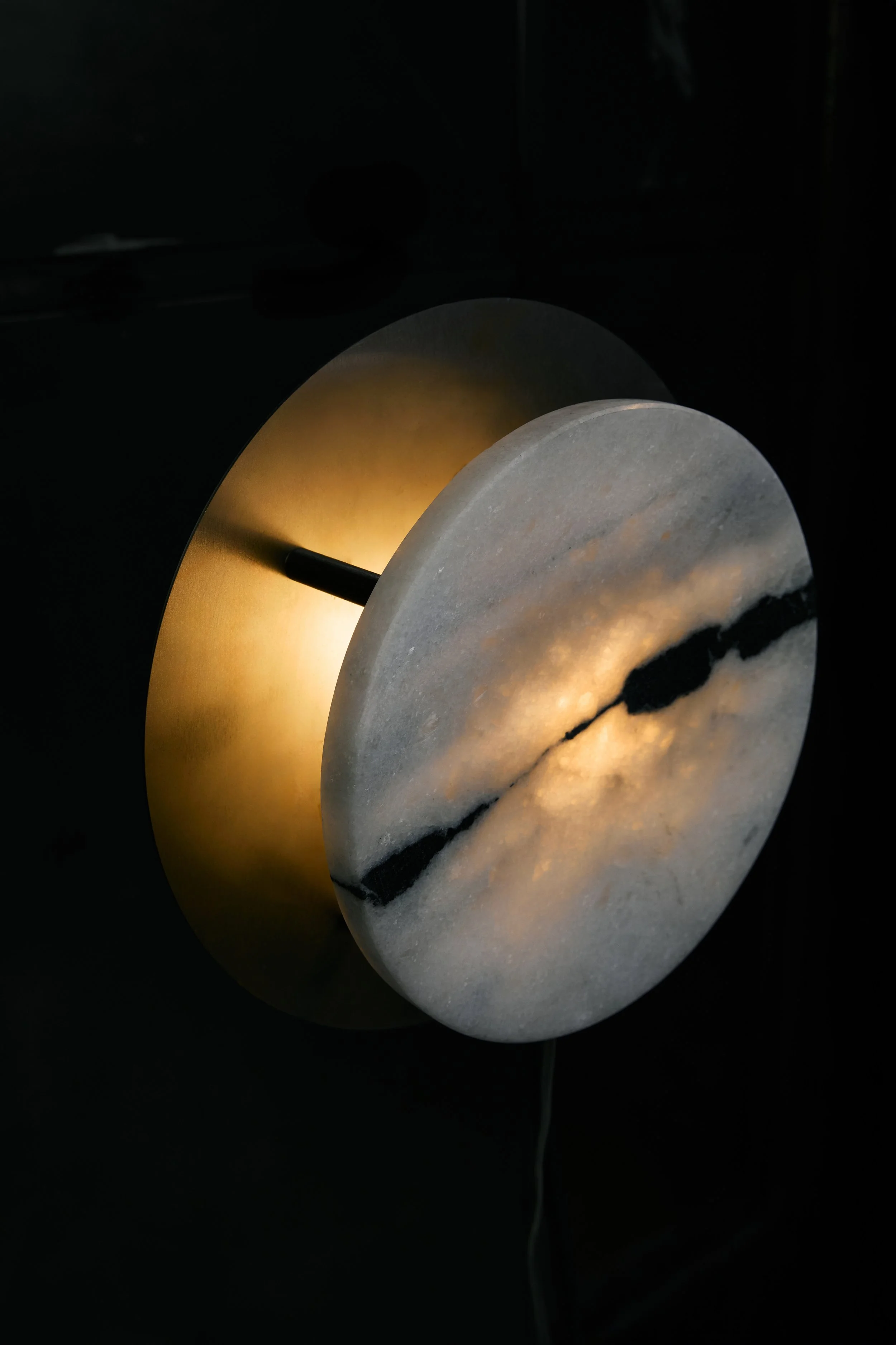 OM60_Lamp 01 Eclipse_Image_04.jpg