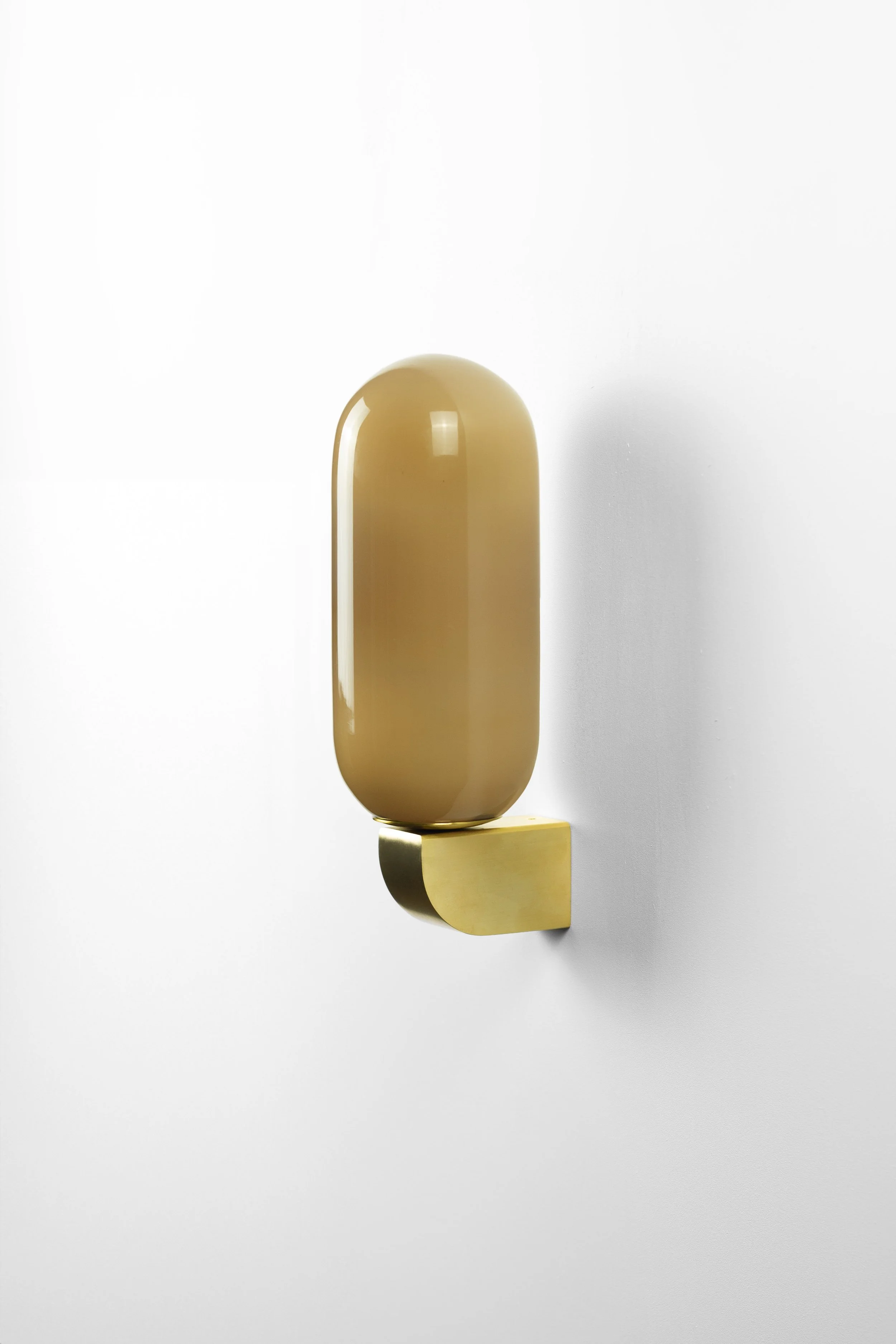 Capsule Wall - Walnut // Brass