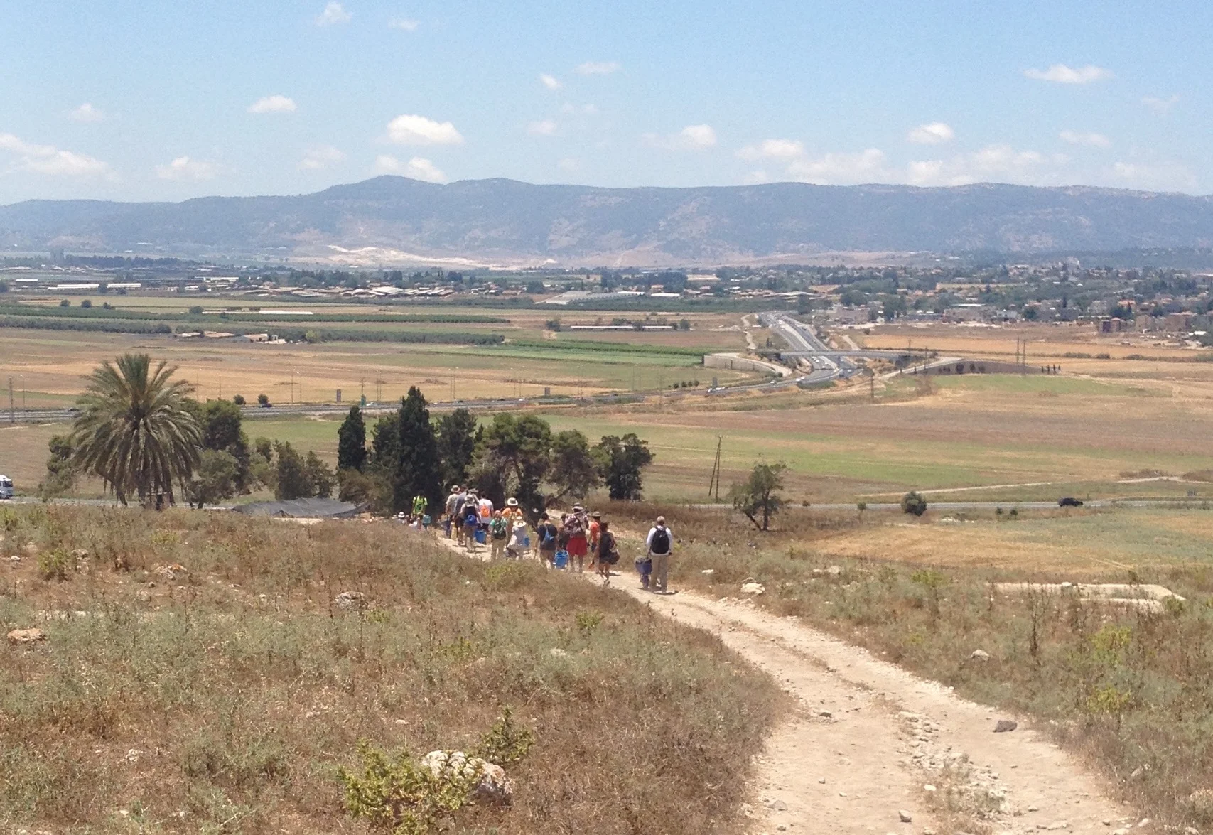 Grid 23/24 volunteers returning tools to the pottery compound at the end of the day, Tel Shimron, 2017