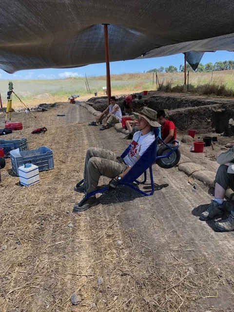 Relaxing during fruit break