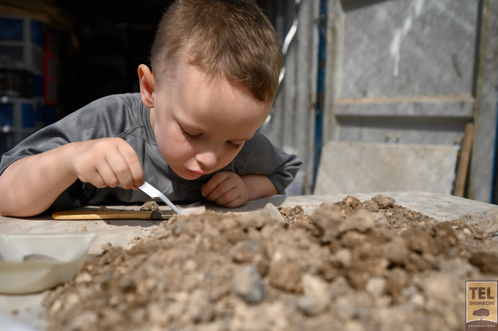A new volunteer sorts a flotation sample