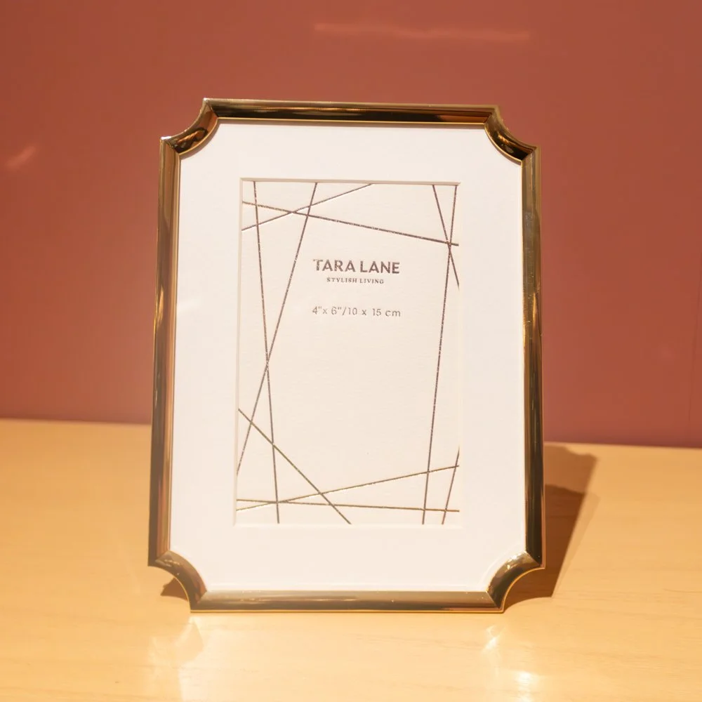 Mila photo frame with mount gold 4X6/5X7