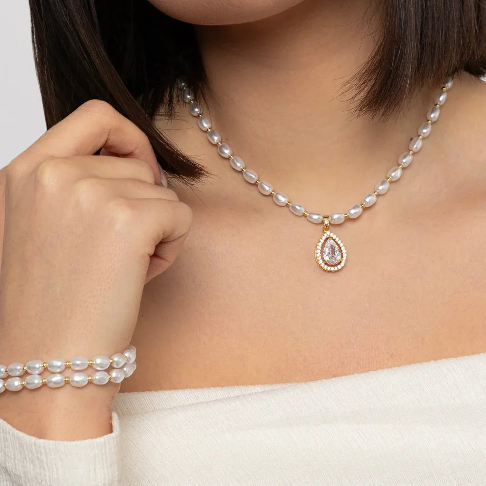 KNIGHT AND DAY CHUNKY  Faux Pearl Bracelet