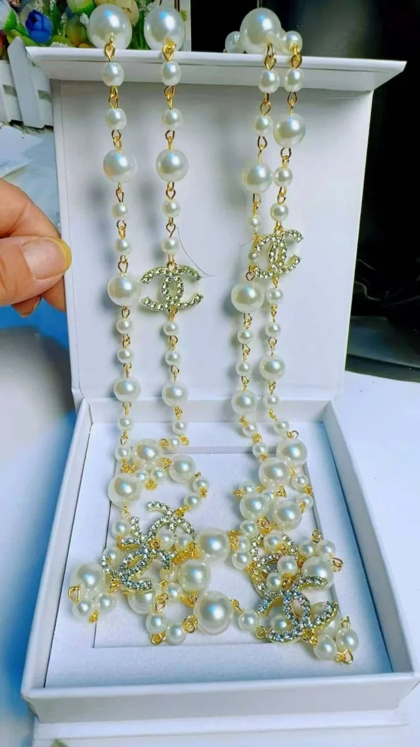 The Élegance Couture Pearl Strand