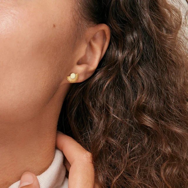 Studs_Soleil-Earrings-E97GM-Daisy-1.webp