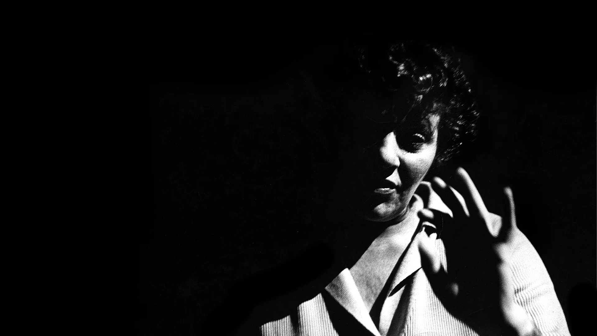 ViolaatGameTheater (1)_crop.jpg