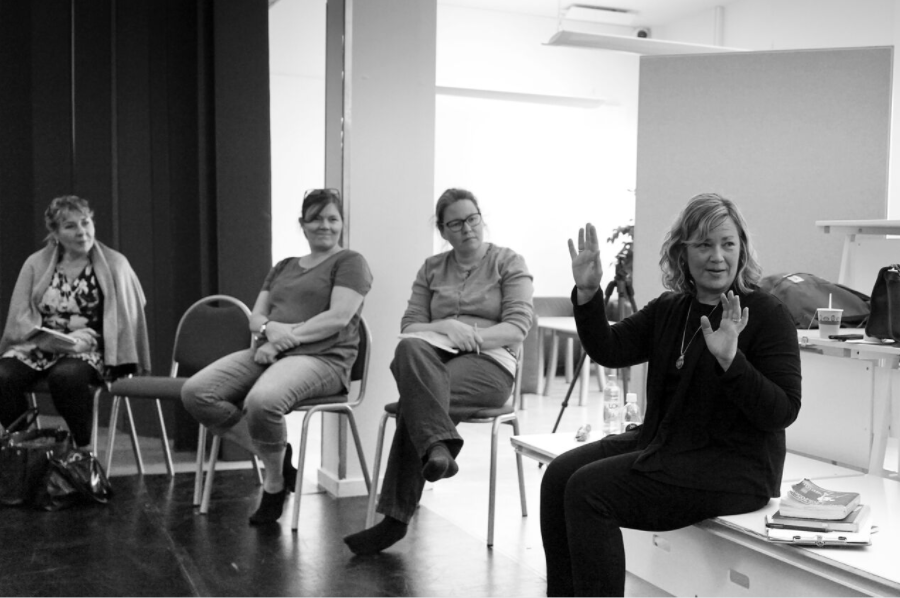Aretha Sills working with a group of international educators in Stockholm, 2017. Photo by Vega Ebbersten.