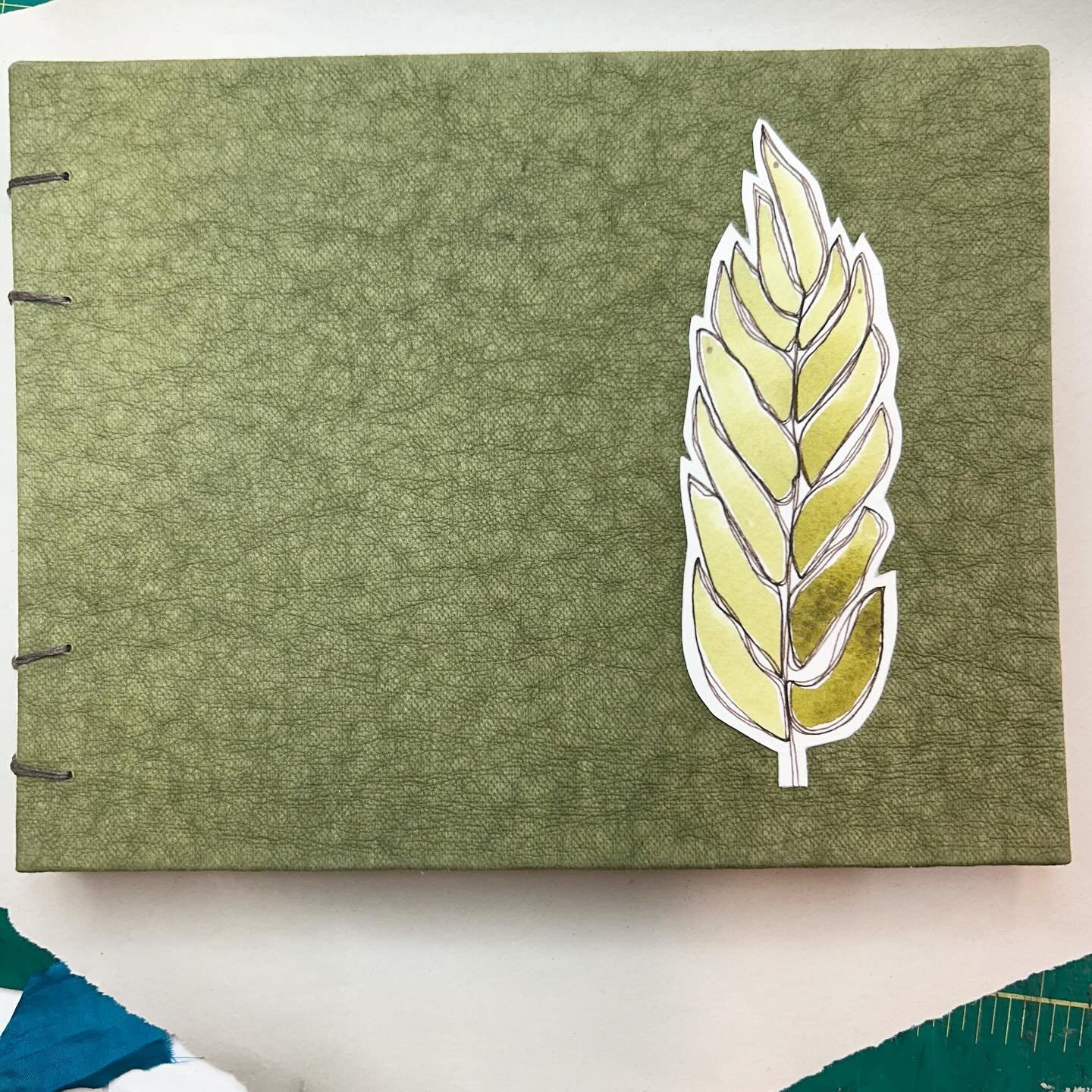 This single-sheet coptic bound watercolor journal was done a few weeks ago, but yesterday I decided it needed an embellishment on the cover. The inside pages are luscious cotton paper from India that takes watercolor beautifully. 

#handmadebook #han