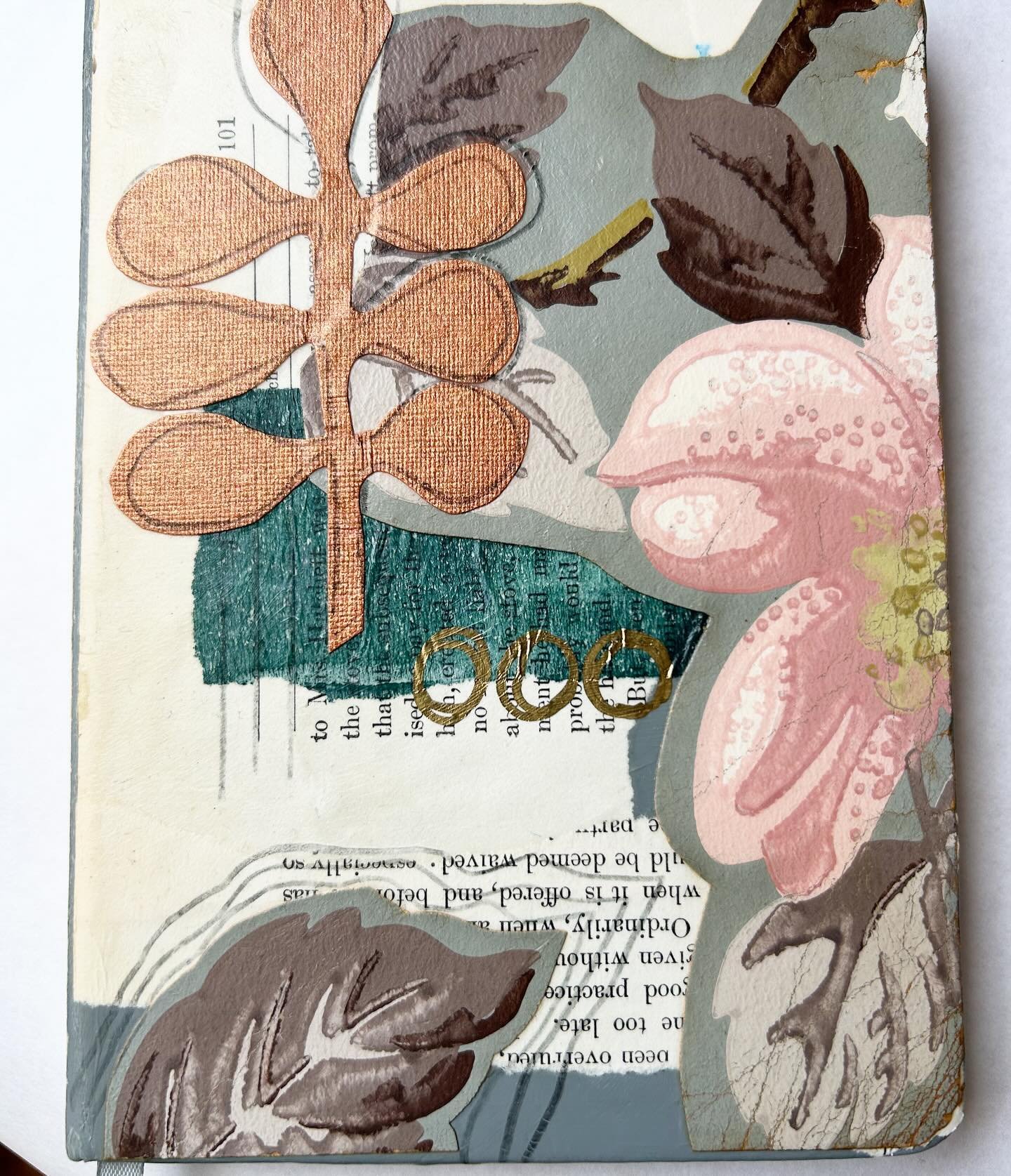 Got a stack of journals with lined paper from @creativereuseomahainc and decided to upcycle them by adding collage on the cover, pockets and embellishments inside. Here&rsquo;s the first one. I have 4 more that will get similar treatments. 

#upcycle