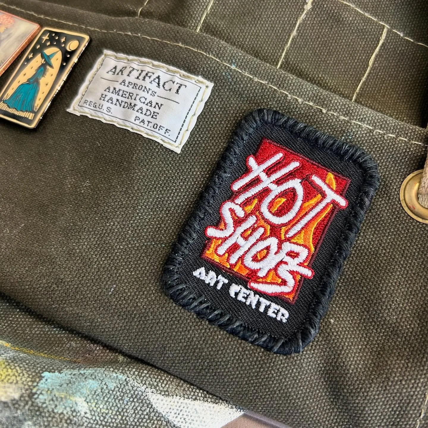 New patch on my studio apron

#hotshops #hotshopsartcenter #lebstudio