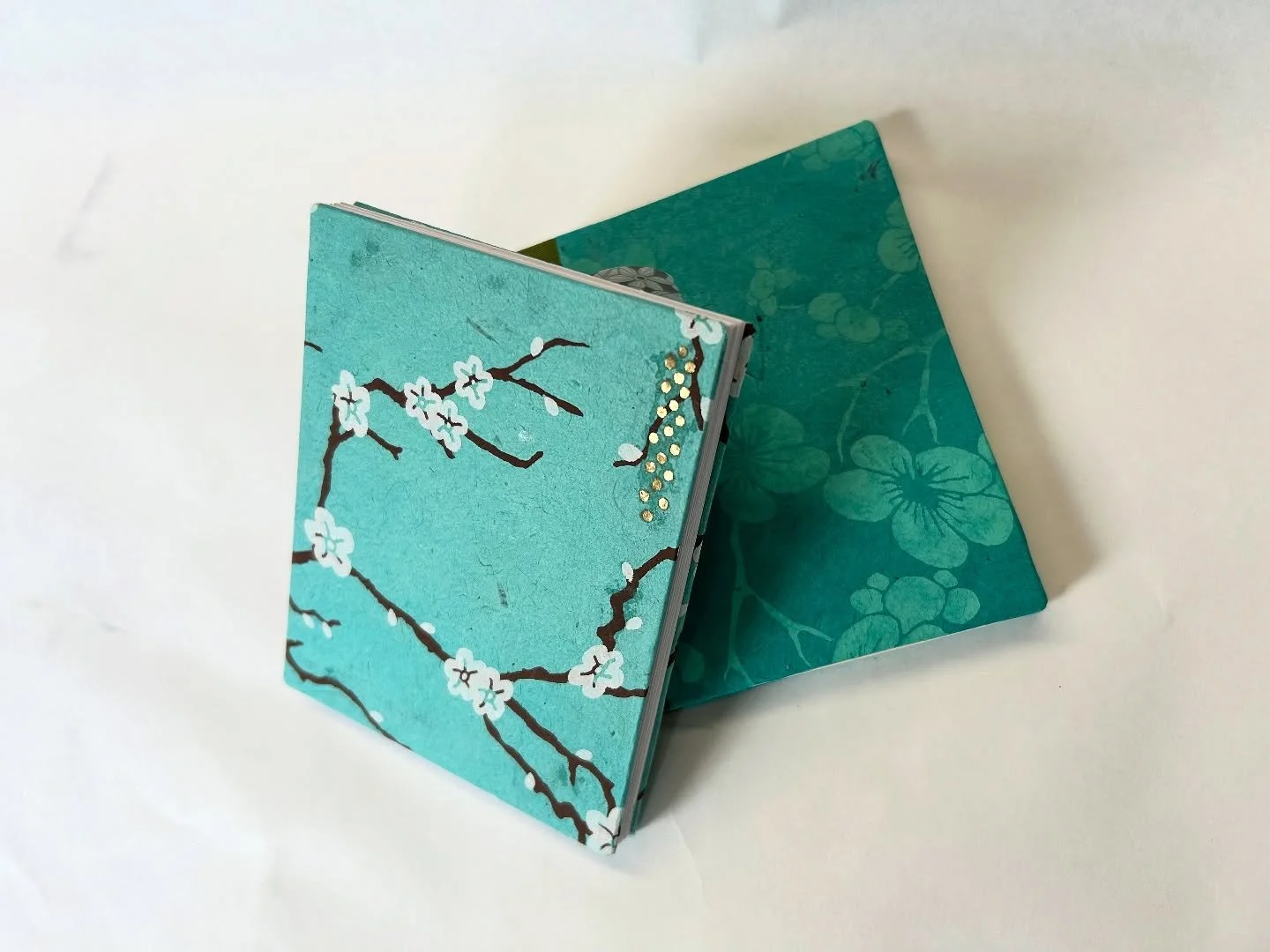 I got to spend Sunday afternoon learning more about bookbinding and making these sweeties under the clear direction and patient instruction of @perch_press  These are two versions of a drum-leaf binding and i think i&rsquo;ll fill them with small col