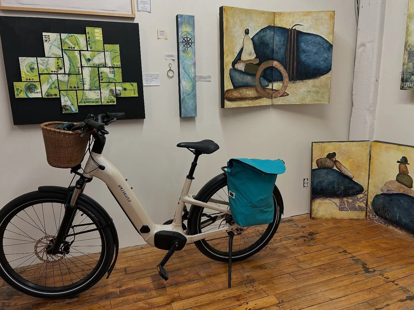 Beautiful day for a commute to the studio. I expect to rack up some miles on Sandy this year! 

#bike #bikelover #bikecommute #ebikelove #noitsnotcheating #pedalassistrules #lebstudio