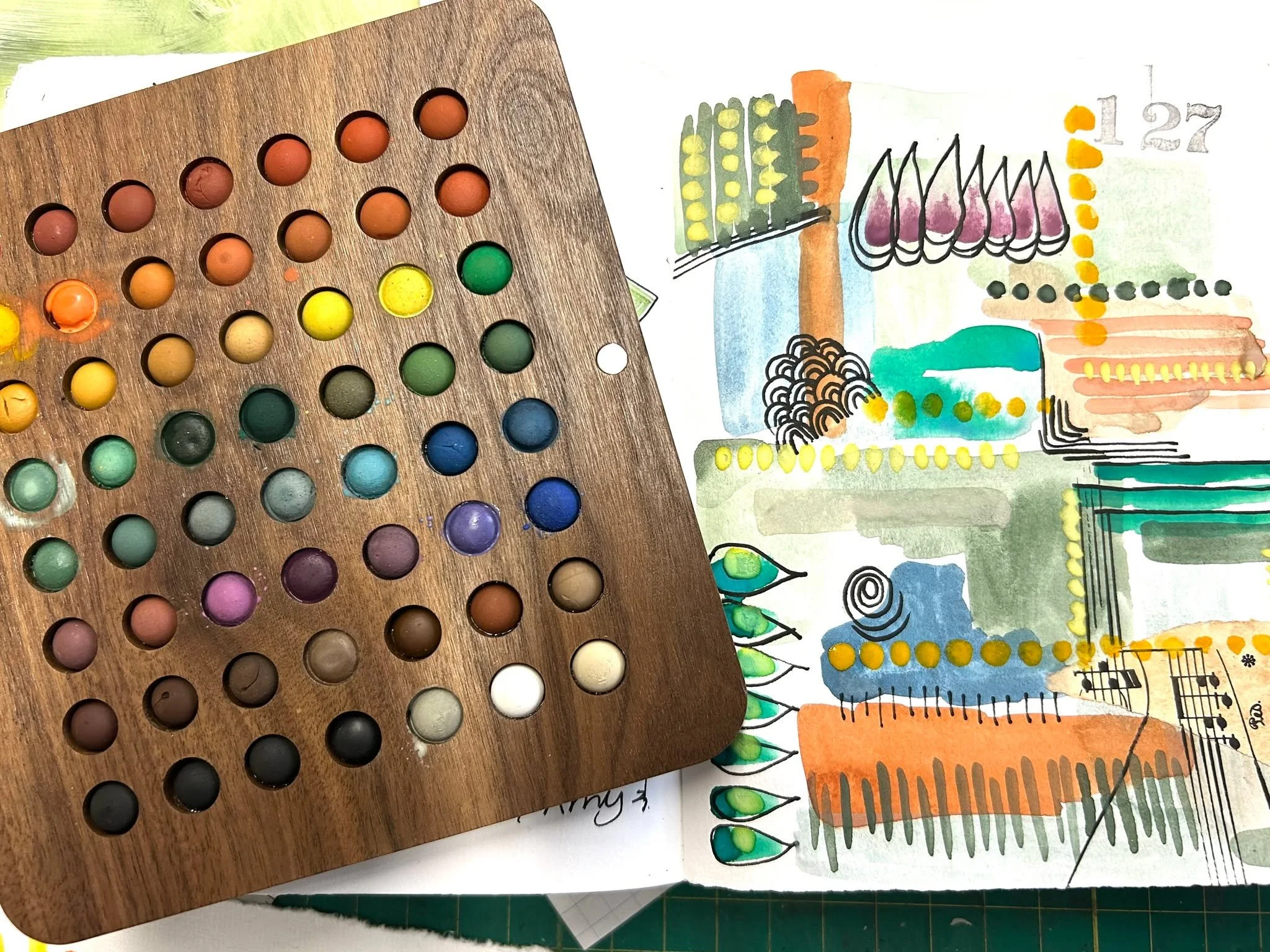 playing around in my sketchbook with a new palette from @theartofsoil that was discounted because the rounded paint pods prevent the lid from closing completely. That will be an easy fix -- I'll  use the pigments until they're flush with the palette 