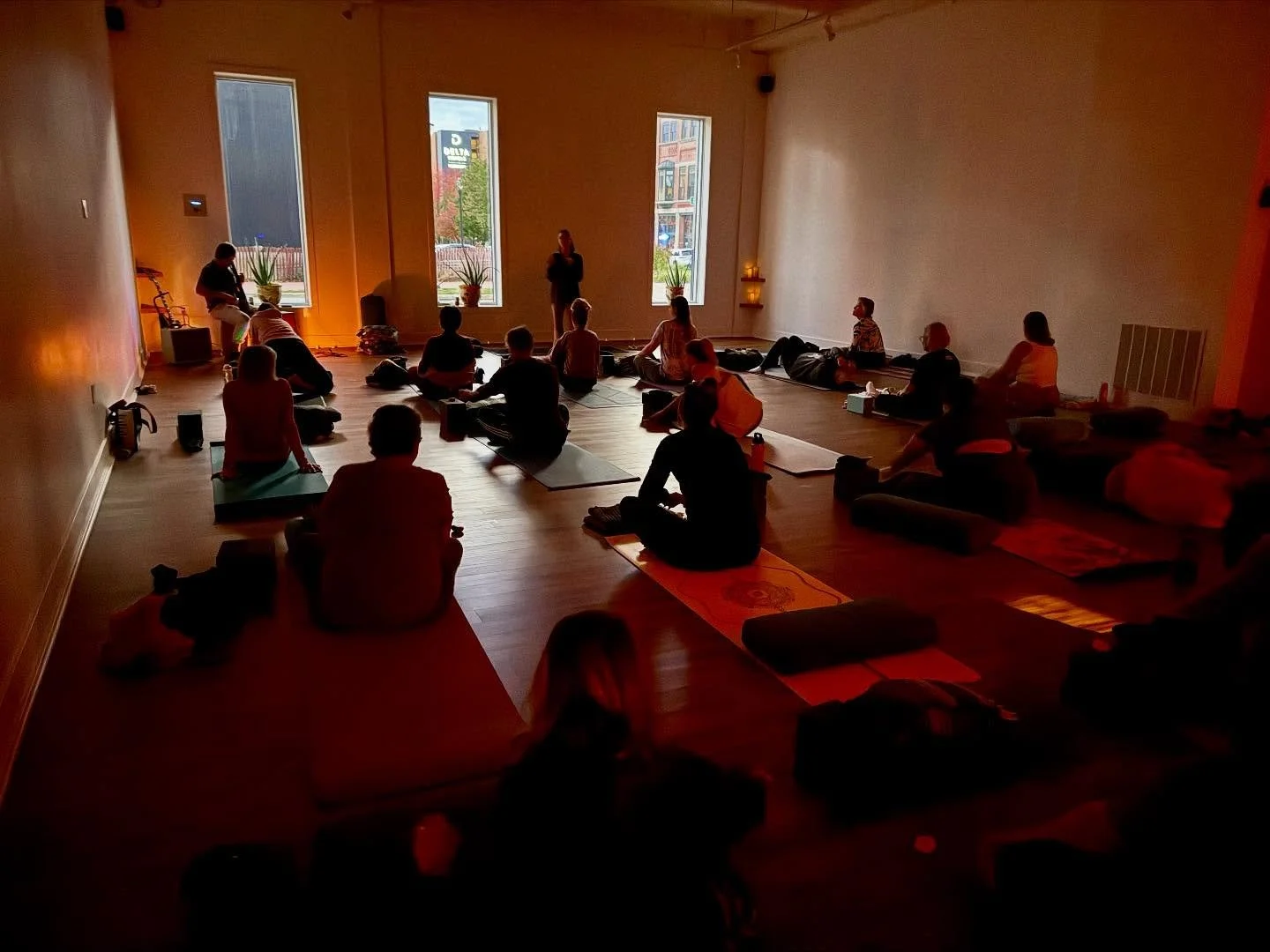 Huge love to everyone who joined us tonight for Yin Yoga + Live Music, led by the beautiful @hannahjayave 💛 Your presence made it truly special.

An extra special thank you to @maximorrison for stepping in at the last minute to cover music for @just