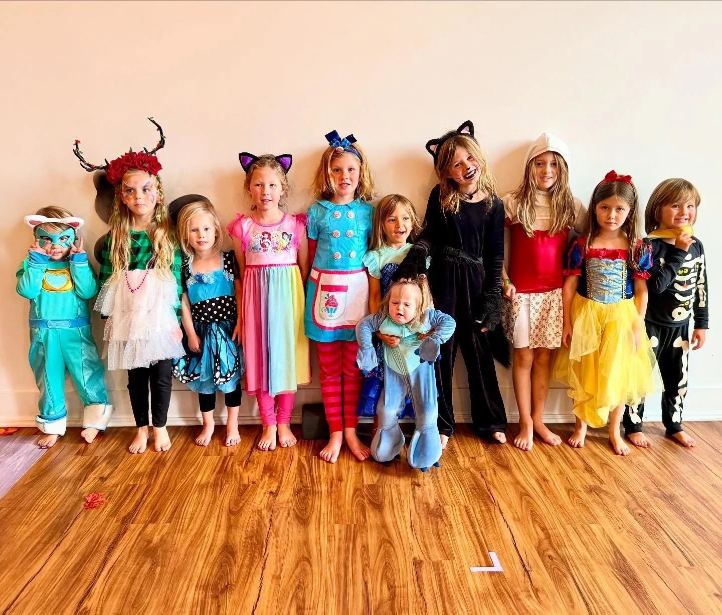 What a spooktacular time we had stretching, breathing, and moving together! 👻🧘🏻
Huge thank you to Ms. Lauren @lauren_moves for guiding our little yogis through such a fun and mindful Halloween session. 🧡🕸️

After all that yoga magic, we refueled