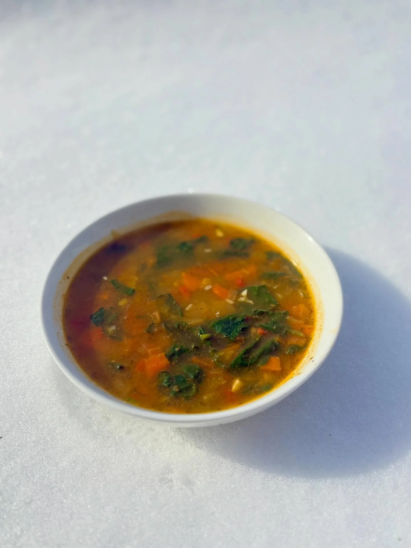 New week, new soup ✨
Say hello to our Veggie &amp; Brown Rice Soup 🥣

Made with carrot, pepper, tomato, spinach, brown rice, and fresh herbs &mdash; simple, nourishing, and full of flavor.
Perfect for resetting and warming up 💚