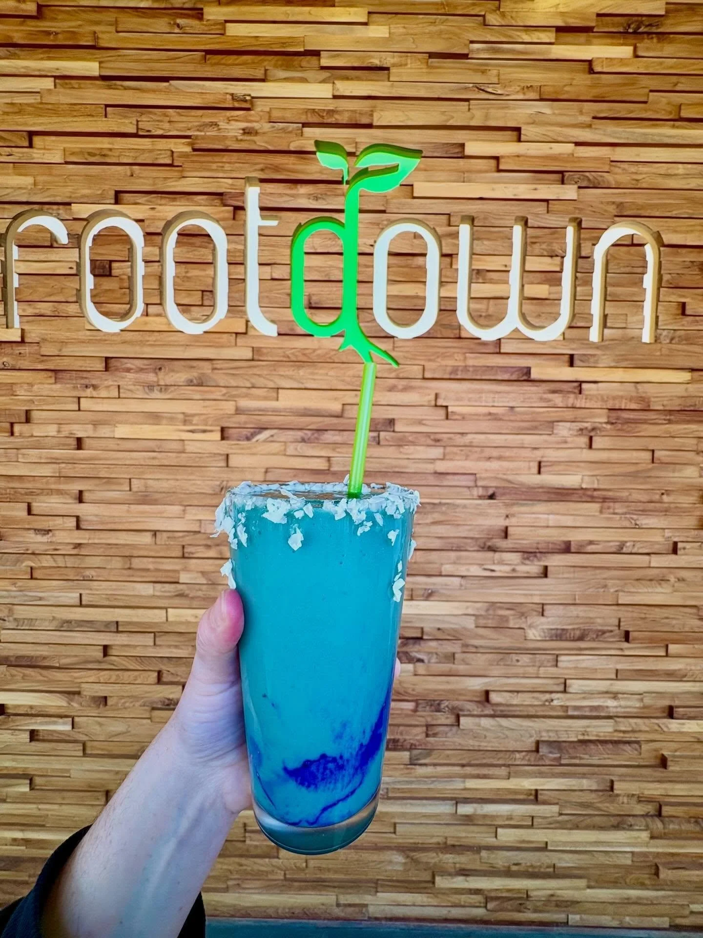 Staycation vibes 🌴💙

This week&rsquo;s feature: Blue Hawaiian Smoothie &mdash; banana, pineapple, mango, coconut oil, agave &amp; blue spirulina.

Sip your tropical escape 🥥🍍