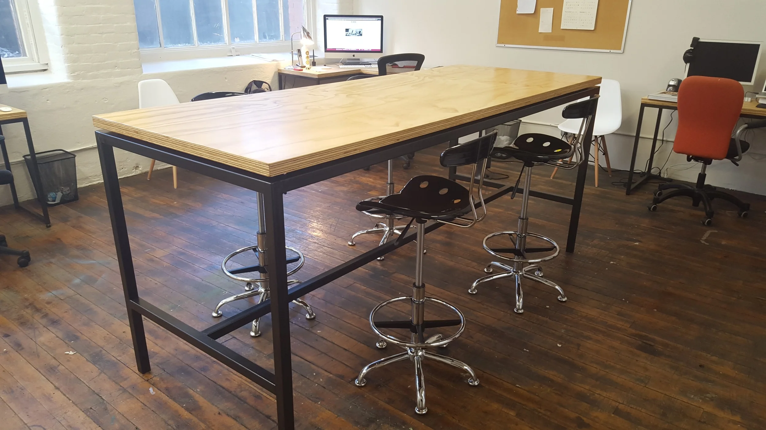 Floating top conference table