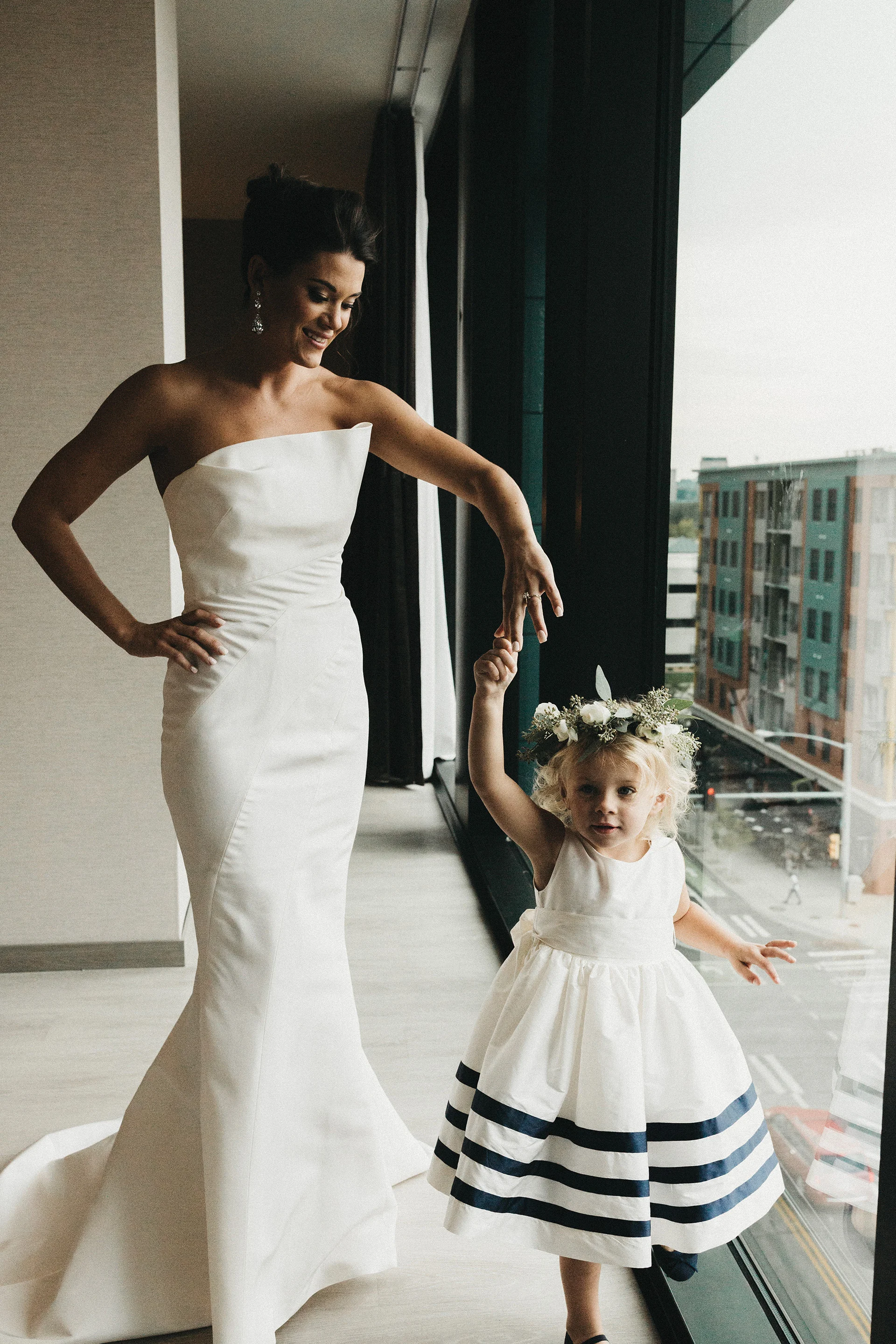 Cowles-Commons-Wedding-at-Cowles-Commons-178.jpg
