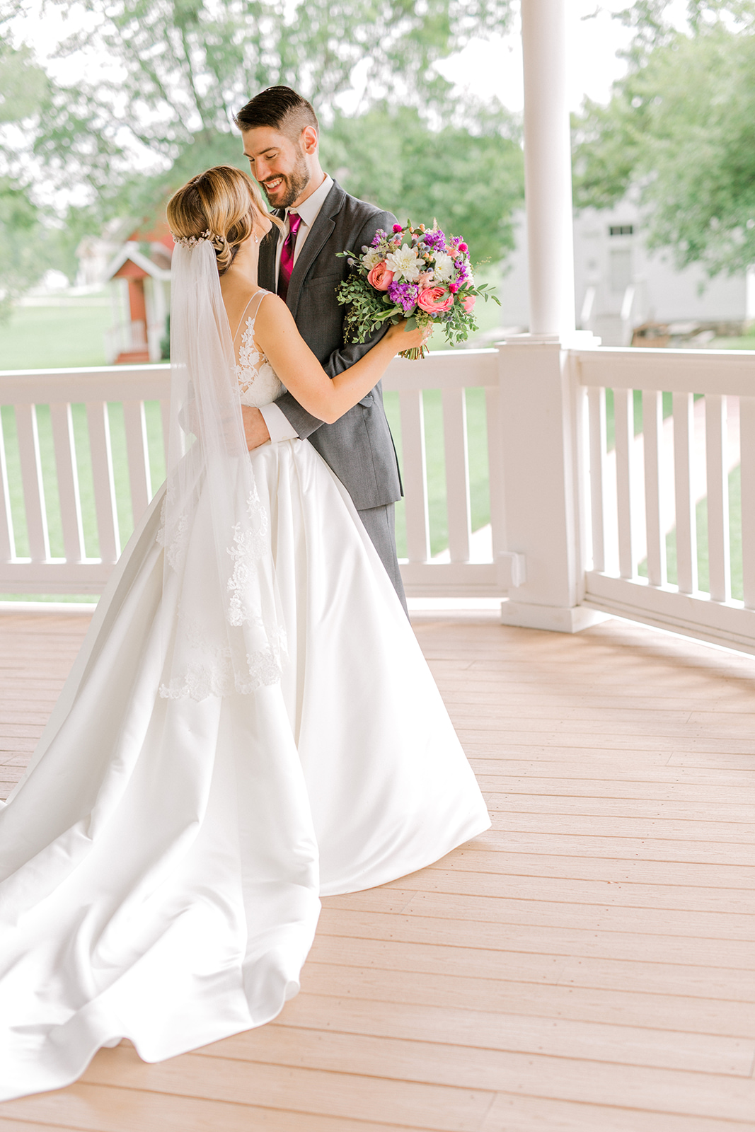 Ushers_Ferry_Cedar_Rapids_Wedding_Ella+Phil-0377.jpg