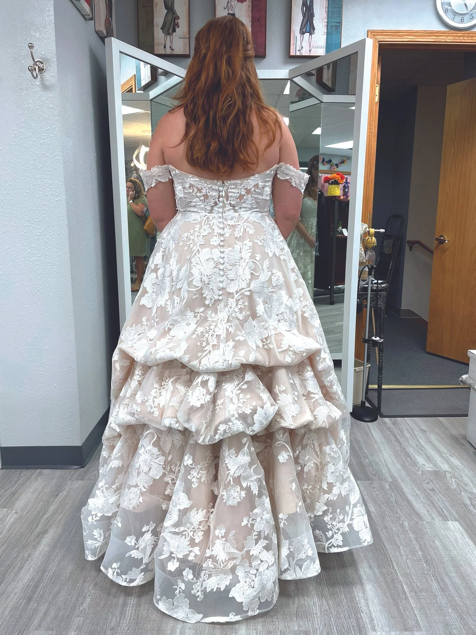 Merci's Tailoring What are Bustles? | Heartland Wedding Ideas Merci's Tailoring What are Bustles? | Heartland Wedding Ideas