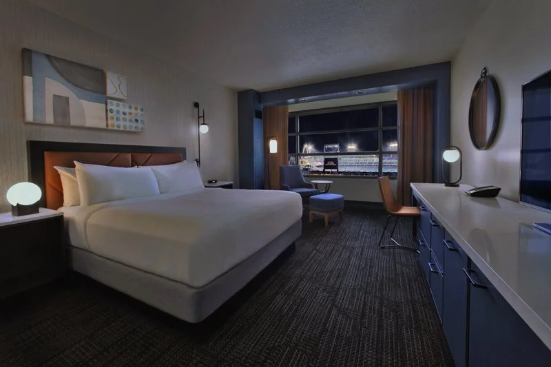 5 ©HUBER King room 8092 evening np LR.jpg