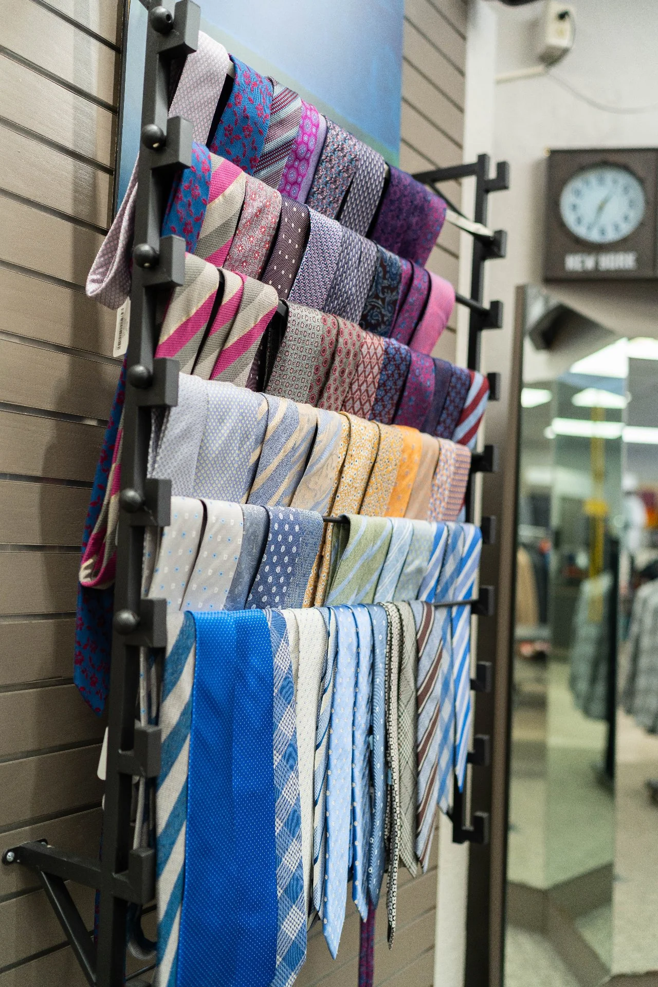 store-ties-YykyNBKV.jpg