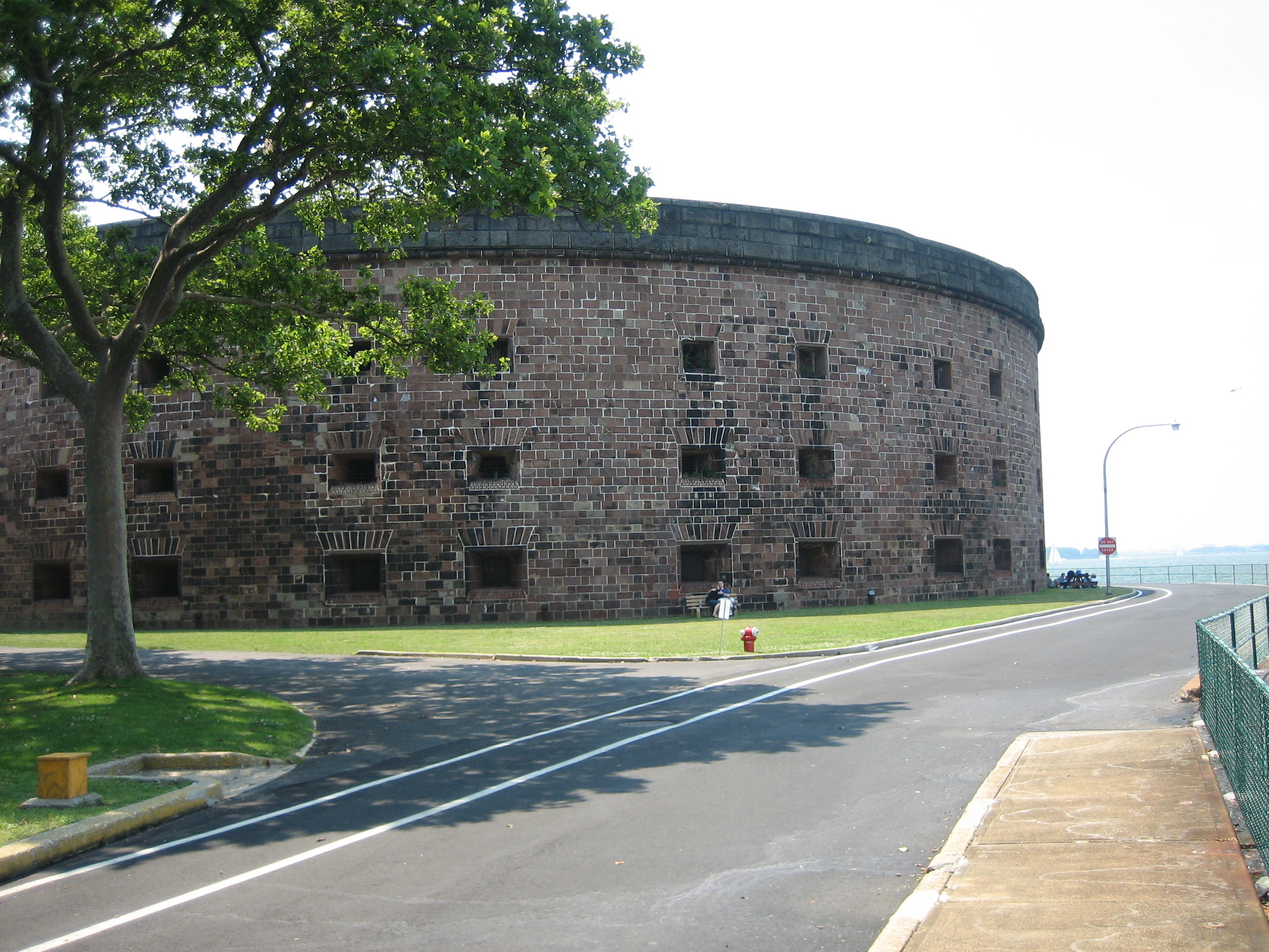 Castle_Williams_Governors_Island_NY.jpg