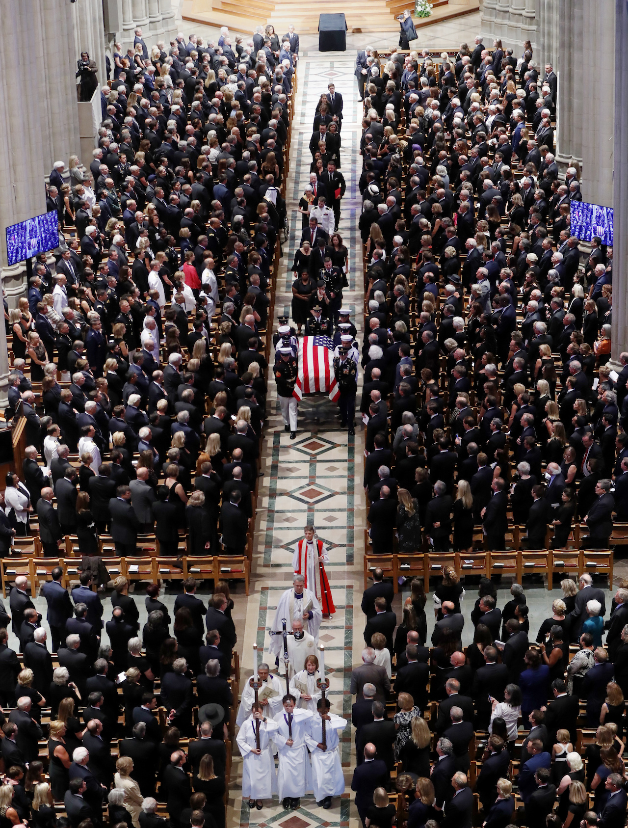 4119356_090118ccmccainfuneralAP18244598906266.jpg