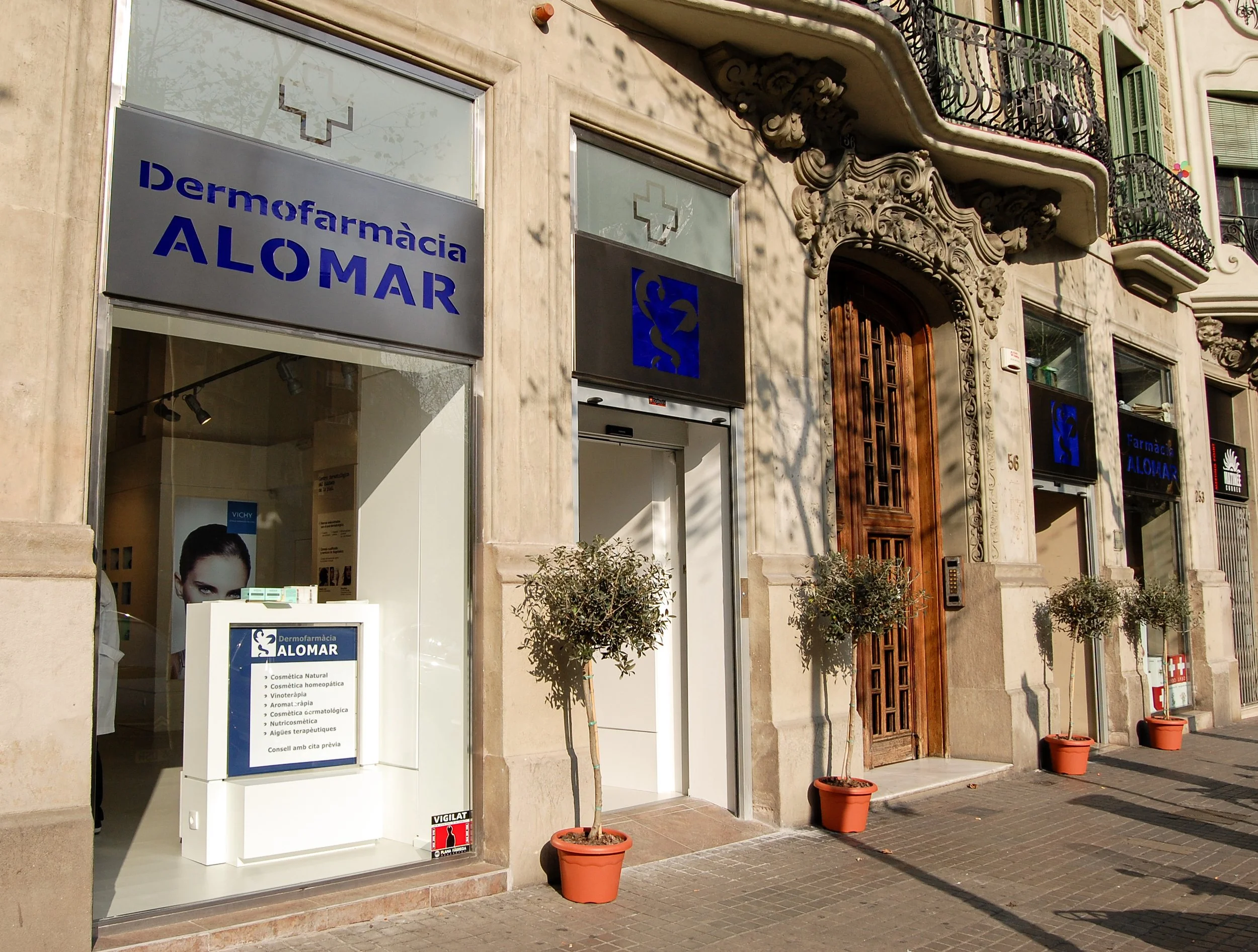 2003_Proyecto_Farmacia Alomar_fachada_Exterior.jpg