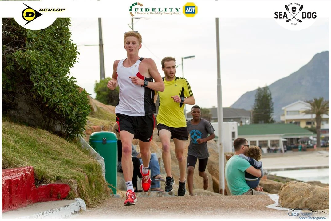 Riaan Shaw and Dylan Pivo dice it out over the scenic 5km course. (Photo: Cape Town Sport Photography)