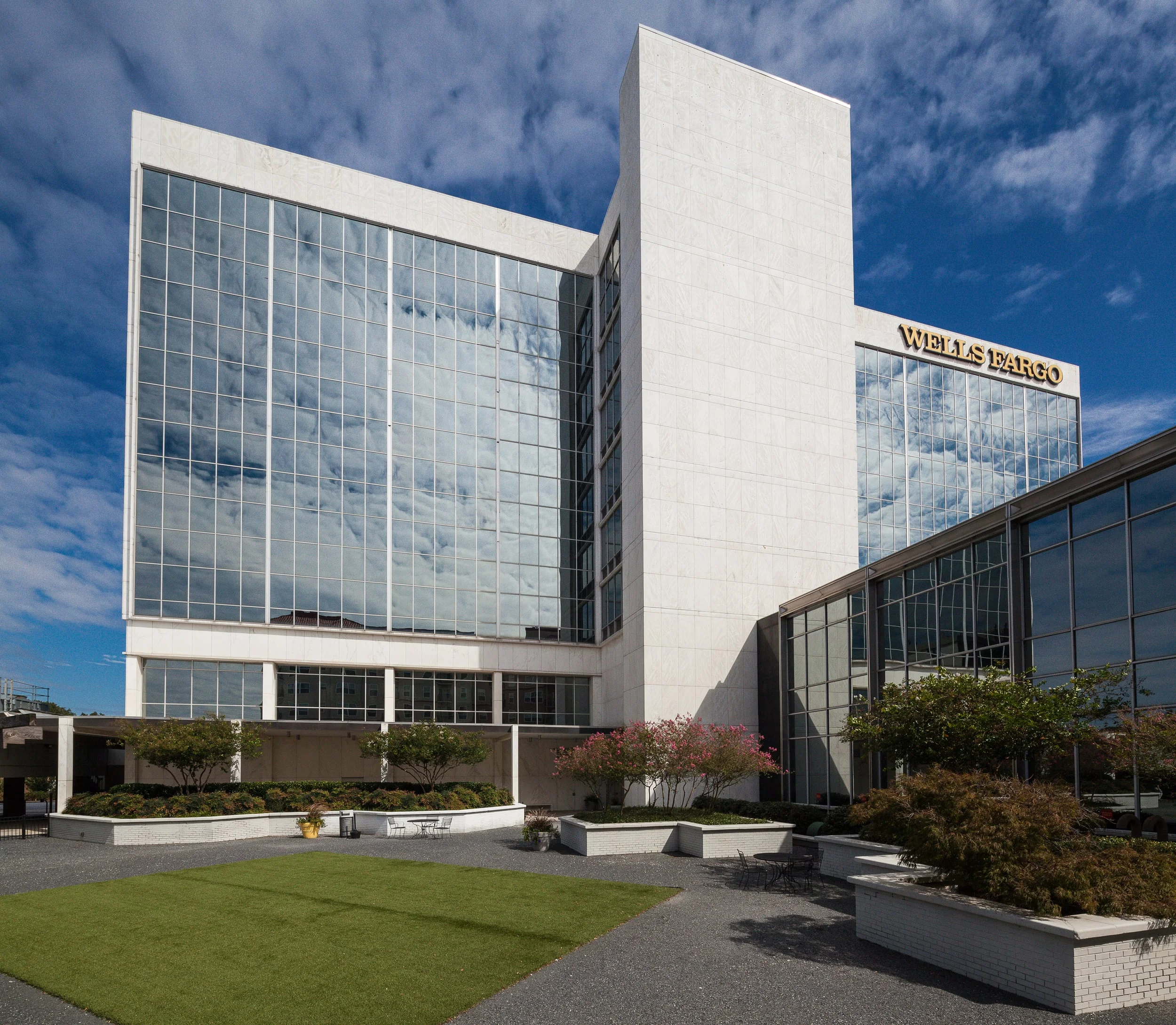 09-15-CBRE-250ePonce-7494-Pano.jpg