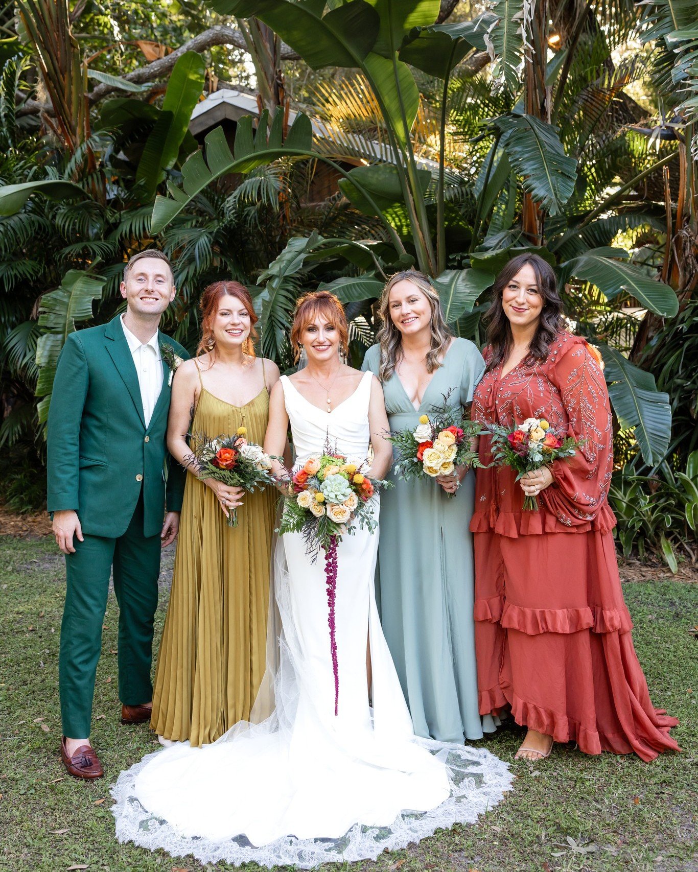 Can we talk about this crew?! The color palette, the joy, the vibe&mdash;everything about this day was magic. 🌿✨ So grateful we got to be part of it all at the always-gorgeous @the_delamater_house.

&mdash; NOW BOOKING 2025/2026 &mdash;
📸 www.Dream