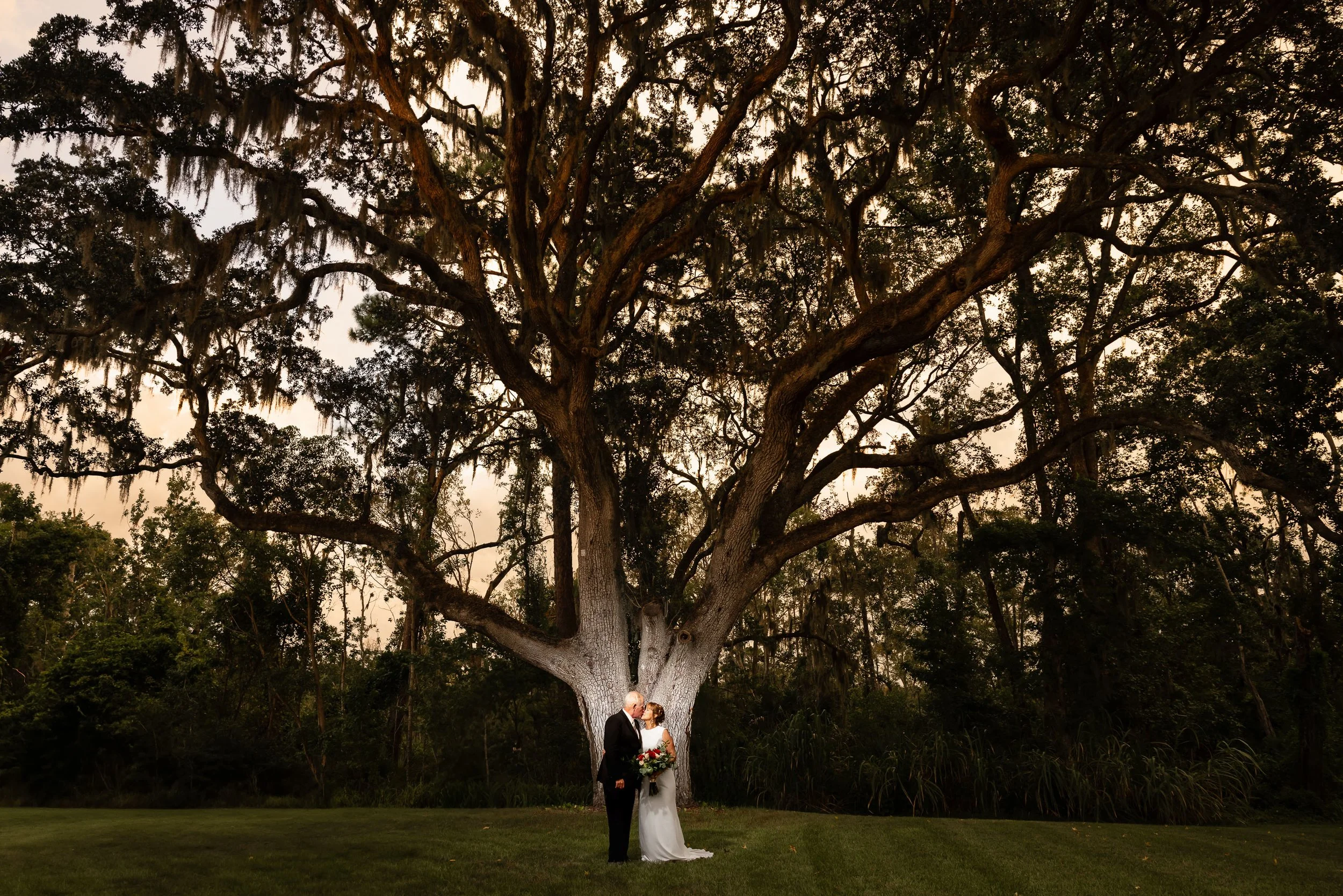 Cindy & Dennis’ Beautiful Wedding at The Wedding Barn in Oviedo 💍✨❤️