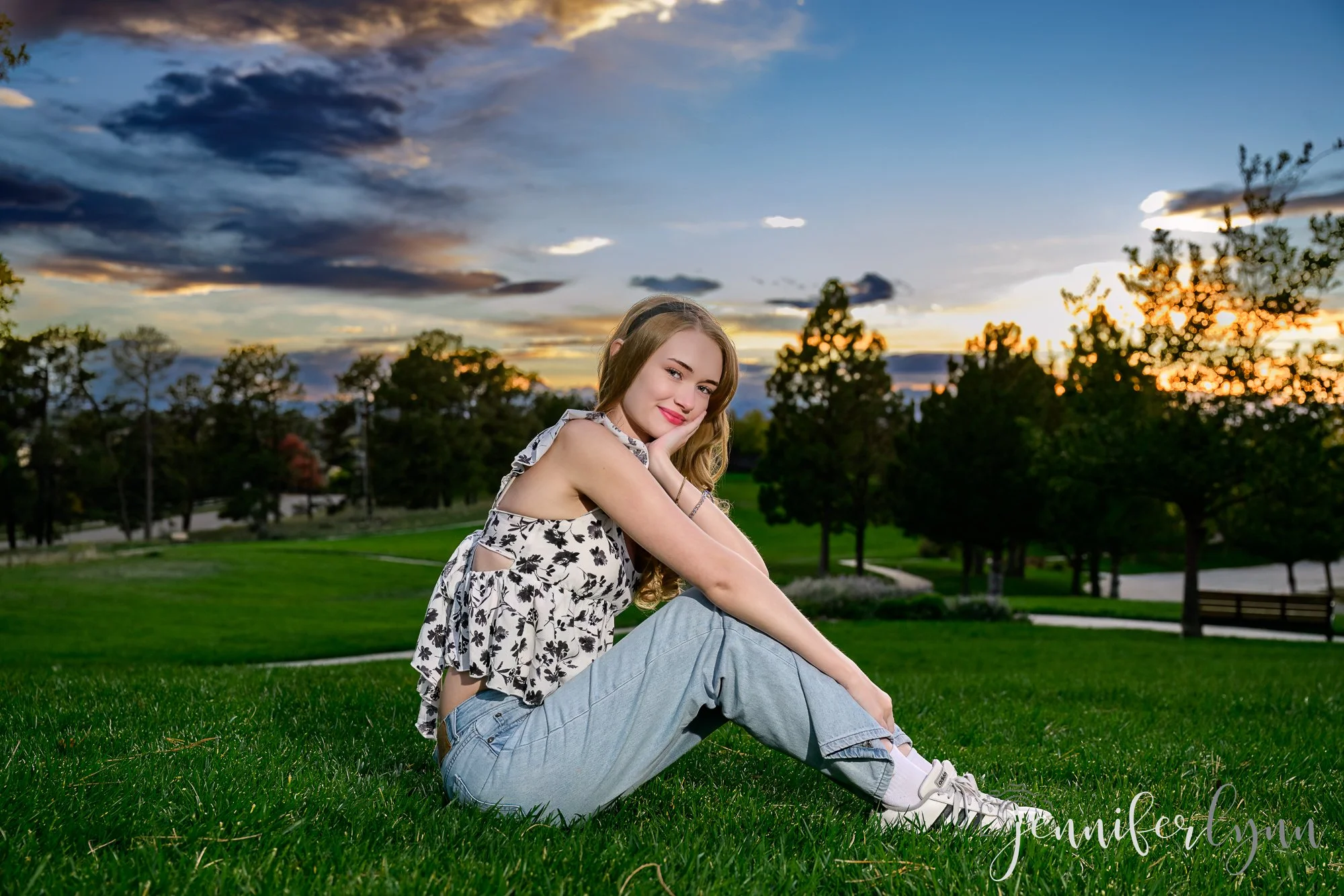 Senior girl with Colorado summer fall sunset over the Rocky Mountain range | Jennifer Lynn Photography