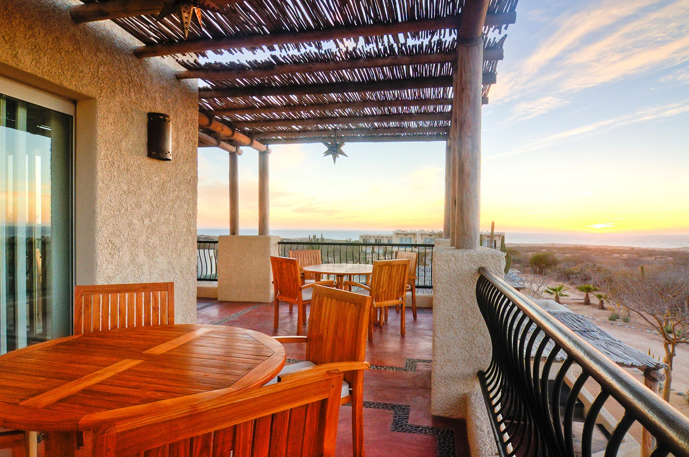 gallery_dining_terrace_north.jpg
