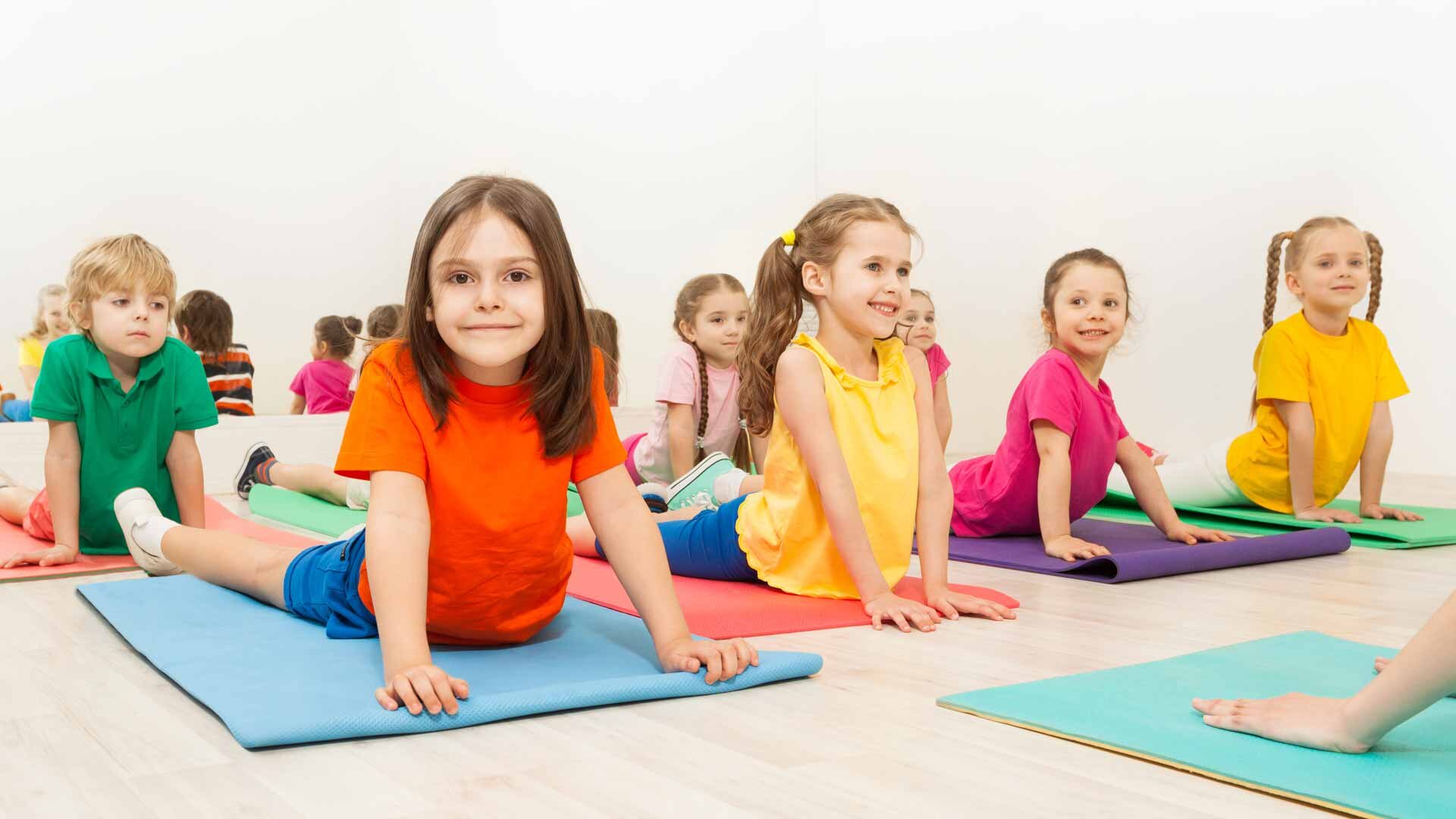 Plenaire sessie krassen zoals dat Yoga Kids Classes for Ages 8-11 years | Yoga Among Friends | Yoga Among  Friends