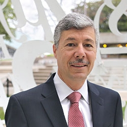 <a href="https://www.linkedin.com/in/marco-m-munoz-83025722/"target="_blank">Marco Muñoz → </a><strong></strong><strong>MIT</strong>