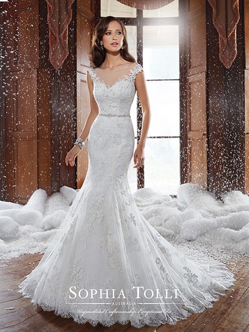 Sophia Tolli Y21512 Color: IVORY Size: 6 Retail Price: $1,798 Our Price: $1,259 Las Vegas Location