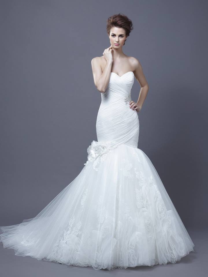 Enzoani Harika Size 12 Ivory Retail Price $3025 Our Price $2117 East Valley Store