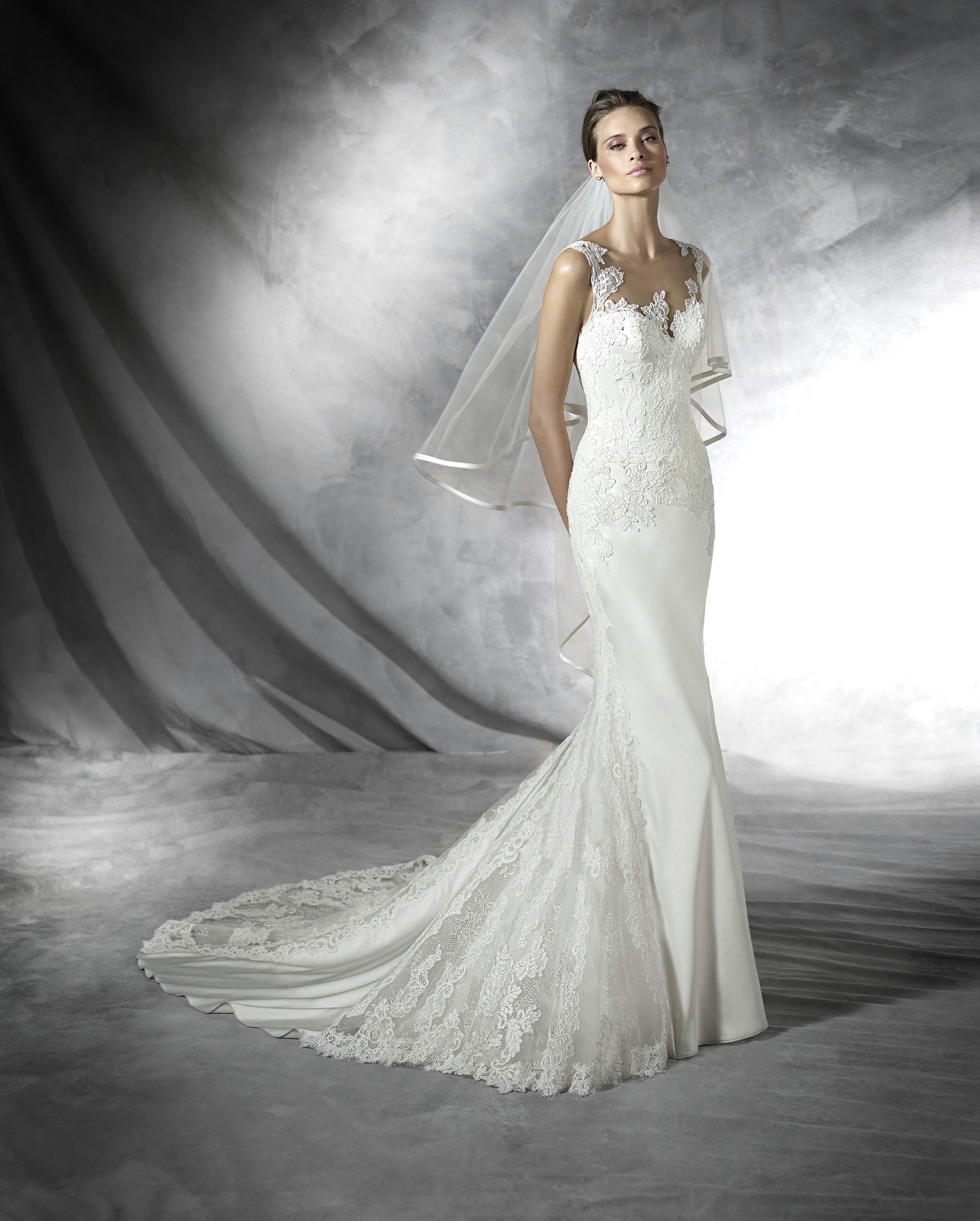 Pronovias Presea Size 14 Ivory Retail Price $2220 | Our Price $1554
