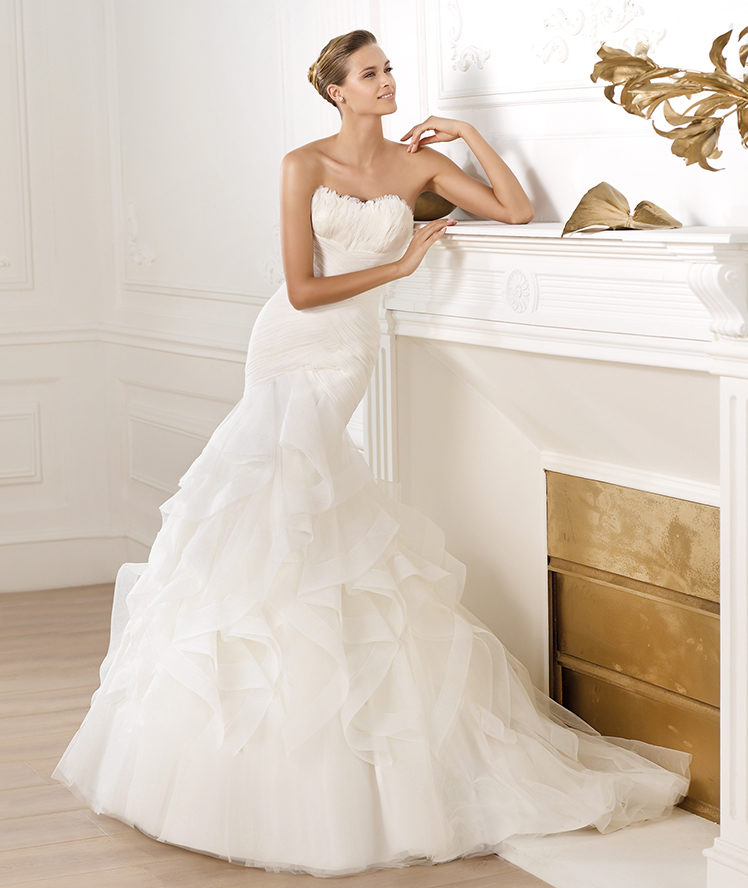 Pronovias Ledurne Off White Size 22 Retail Price $2220| Our Price $1554