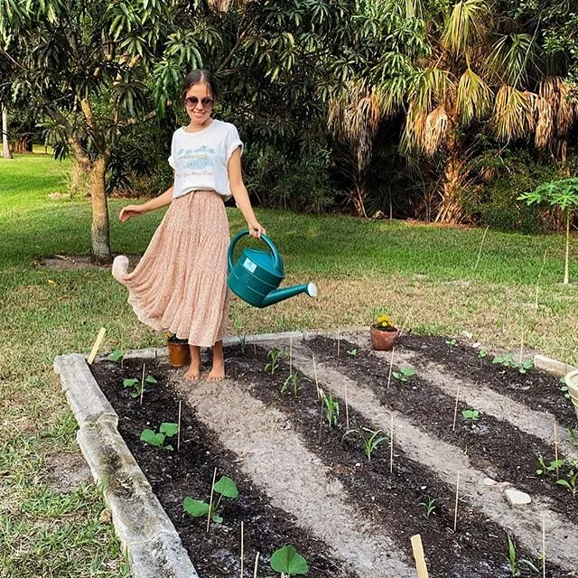 Turning a lawn into a garden: before &amp; after #1⁣
⁣
A few years ago, I didn&rsquo;t know what fruit &amp; vegetables looked like in the ground&mdash;ACTUALLY growing!!🌱In my world, food came nicely stacked in a grocery store.⁣
⁣
I was so disconne
